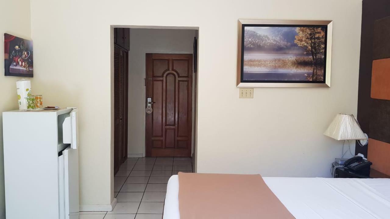 Christar Villas Hotel Κίνγκστον Εξωτερικό φωτογραφία