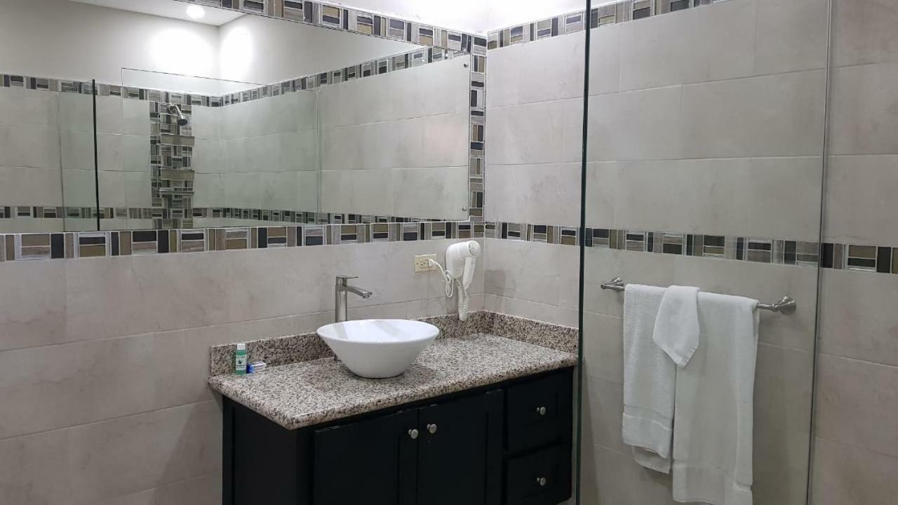 Christar Villas Hotel Κίνγκστον Εξωτερικό φωτογραφία